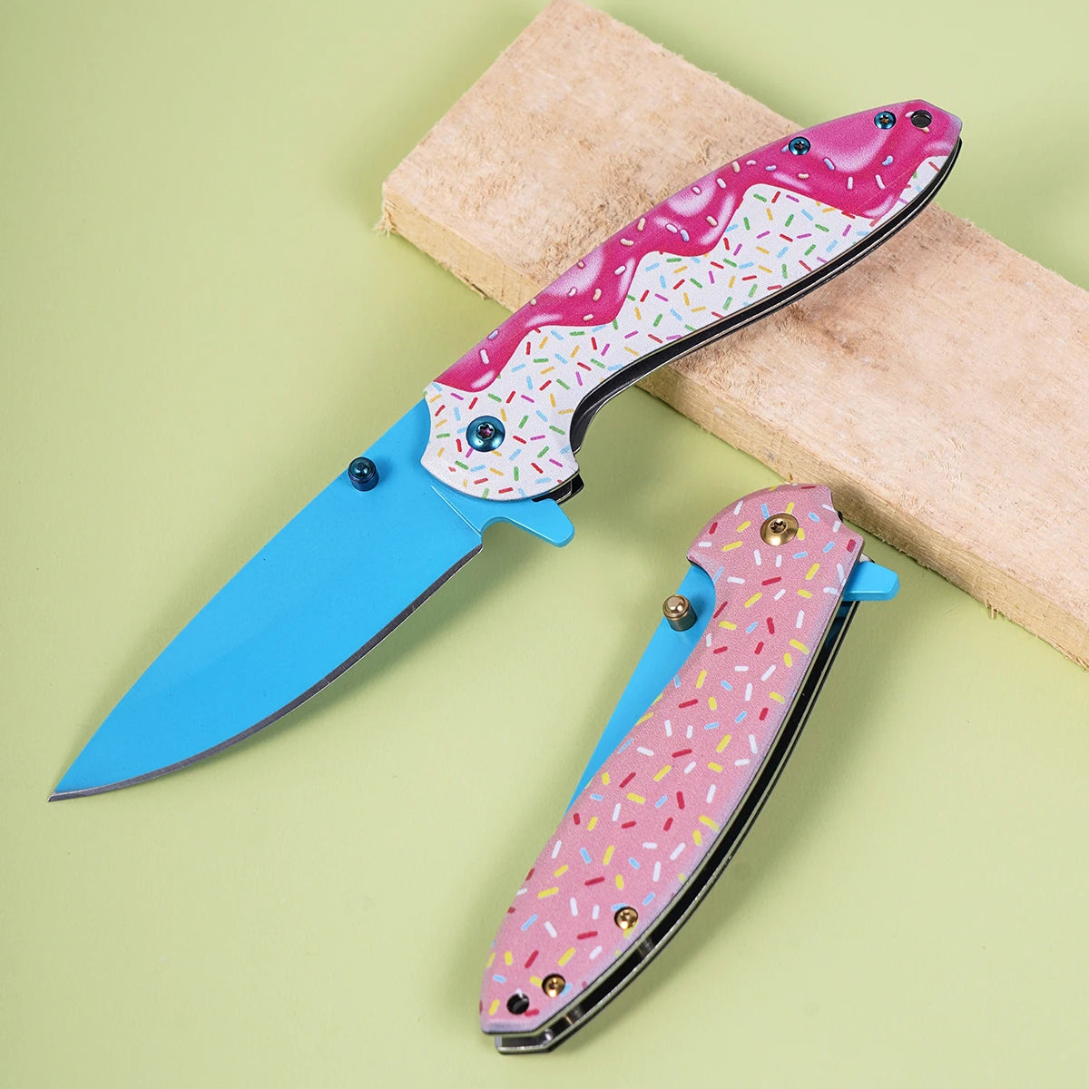 Premium Stainless Steel Pocket Knife Men’s folding EDC multi-tool (outdoors/fruit) – donut-pattern handle. For camping, hiking, exploration, DIY, daily use, fishing & hunting. Great gift for men: Valentine’s Day