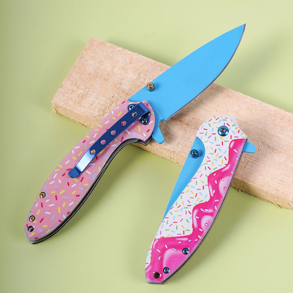 Premium Stainless Steel Pocket Knife Men’s folding EDC multi-tool (outdoors/fruit) – donut-pattern handle. For camping, hiking, exploration, DIY, daily use, fishing & hunting. Great gift for men: Valentine’s Day